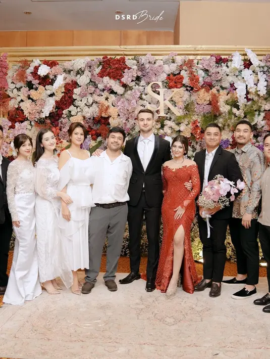 Bridesmaid di pernikahan Sarah Keihl [Instagram/sarahkeihl]