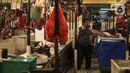 Pedagang daging di Pasar Kebayoran Lama, Jakarta, Senin (3/5/2021). Pemerintah melalui Menteri Pertanian Syahrul Yasin Limpo menegaskan pihaknya siap melakukan intervensi jika stok daging langka dan terdapat lonjakan harga pada bulan Ramadan. (Liputan6.com/Johan Tallo)