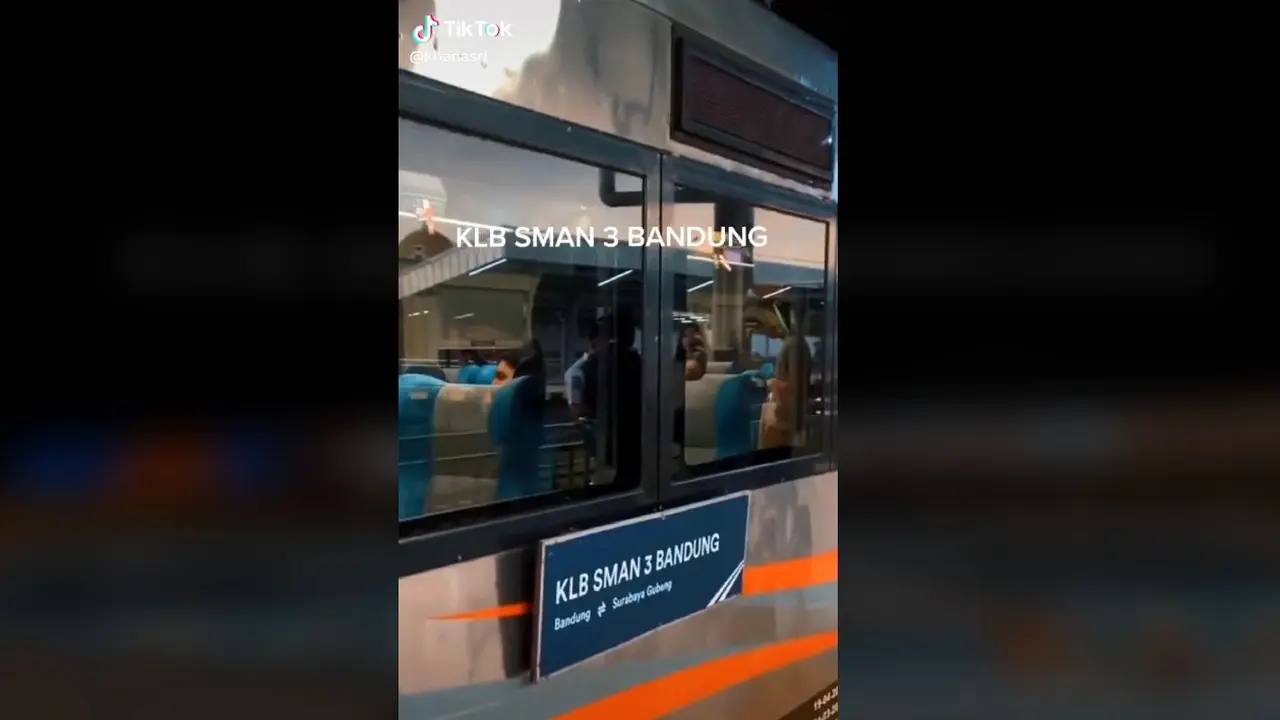 Ramai SMAN 3 Bandung Study Tour Sewa Kereta Luar Biasa, Simak Cara Pesannya