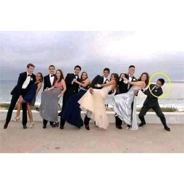 7 Potret Sedih Orang Jomblo di Antara Pasangan Kekasih Ini Bikin Nangis