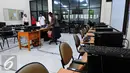 Dirtipikor Bareskrim Polri mengecek 49 sekolah penerima alat UPS untuk melengkapi berkas penyelidikan, Jakarta, Kamis (11/6/2015). Pemeriksaan dibantu 6 tim ahli untuk mengetahui kebutuhan UPS dari tiap sekolah. (Liputan6.com/Yoppy Renato)
