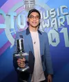 Kolaborasi tiga penyanyi solo, Afgan Syahreza, Isyana Sarasvati dan Rendy Pandugo berhasil meraih dalam kategori Kolaborasi Paling Ngetop dalam SCTV Music Awards 2018. (Adrian Putra/Bintang.com)
