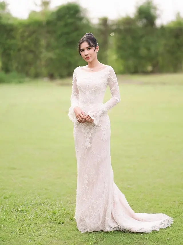 Gaya Klasik Romantis Angga Yunanda dan Shenina Cinnamon Saat Valentine di Lombok