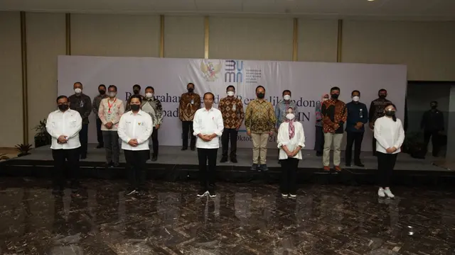 Presiden Jokowi dan Menteri BUMN Erick Thohir bersama 20 Direktur BUMN Terpilih. (Dok, Kementerian BUMN)