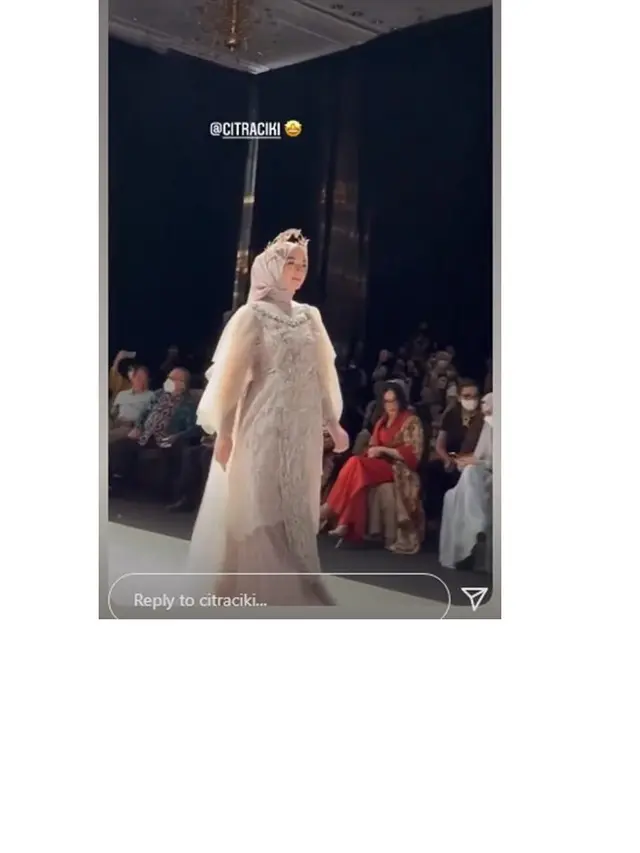 6 Potret Citra Kirana saat Tampil di Indonesia Fashion Week 2022, Menawan