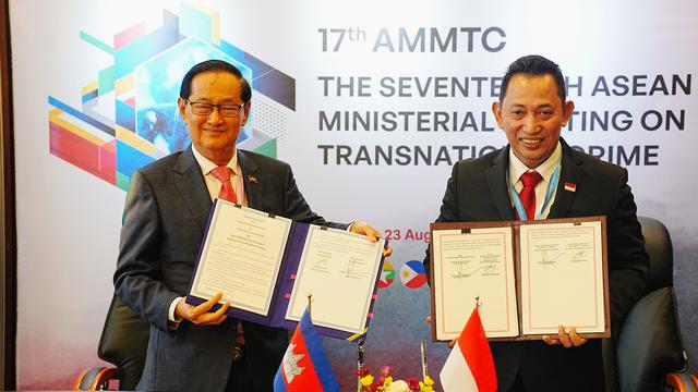 Kapolri Listyo Sigit Prabowo meneken MoU dengan 6 negara ASEAN yakni Laos, Singapura, Thailand, Vietnam, Kamboja, dan Malaysia. MoU pencegahan kejahatan ini dilakukan dalam forum AMMTC ke-17 di Labuan Bajo, NTT.