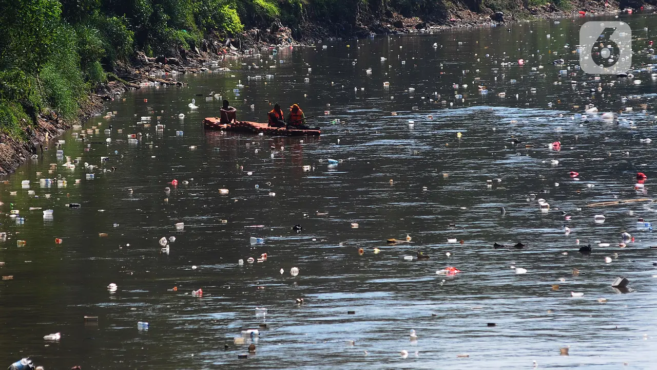 Sampah Plastik Kali Ciliwung