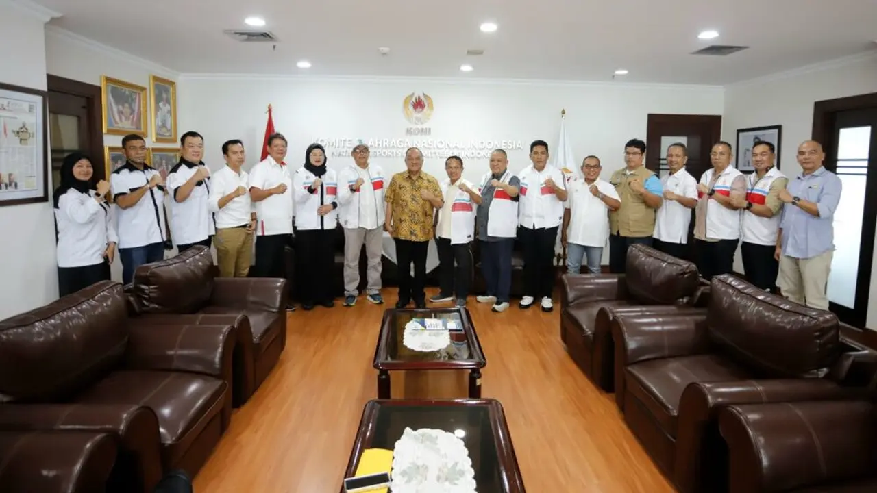 Pertemuan Forum Komunikasi KONI Kota (FKONITA) Seluruh Indonesia yang didampingi beberapa perwakilan KONI Kota dengan Ketua KONI Pusat