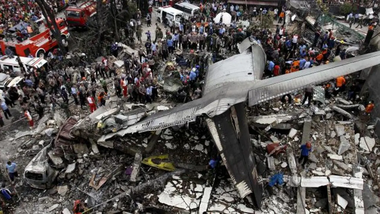 12 Foto dan Fakta Tragedi Hercules C-130 yang Harus Kamu Ketahui
