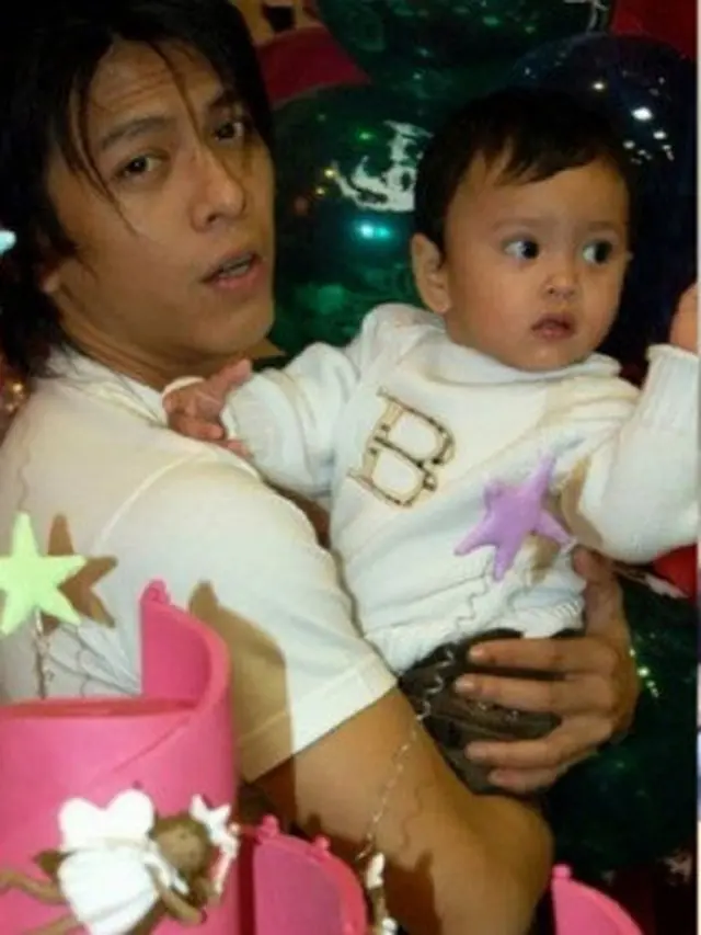 5 Foto Jadul Ariel Noah Bersama Alleia Saat Masih Balita