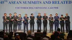 Dari kiri ke kanan, Sekretaris Tetap Kementerian Luar Negeri Aung Kyaw Moe, Presiden Filipina Ferdinand Marcos Jr, Perdana Menteri Singapura Lawrence Wong, Perdana Menteri Thailand Paetongtarn Shinawatra, Perdana Menteri Vietnam Pham Minh Chinh, Presiden Laos Thongloun Sisoulith, Perdana Menteri Laos Sonexay Siphandone, Perdana Menteri Malaysia Anwar Ibrahim, Sultan Brunei Hassanal Bolkiah, Perdana Menteri Kamboja Hun Manet, Wakil Presiden Indonesia Ma'ruf Amin, dan Perdana Menteri Timor Leste Xanana Gusmao bergandengan tangan dalam upacara pembukaan Konferensi Tingkat Tinggi (KTT) Perhimpunan Bangsa-Bangsa Asia Tenggara (ASEAN) di Vientiane, Laos, Rabu, 9 Oktober 2024. 9, 2024. (AP Photo/Dita Alangkara)