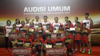Berikut ini 16 pebulutangkis muda asal Surabaya yang meraih tiket ke final Audisi Umum Djarum Beasiswa Bulutangkis 2017 di Kudus. (Bola.com/Fahrizal Arnas)