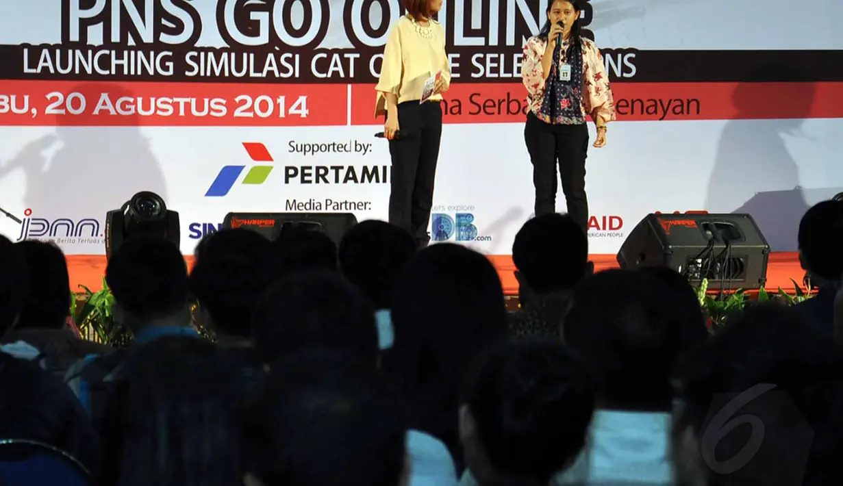 Peluncuran Simulasi CAT Online oleh Kementerian Pendayagunaan Aparatur Negara dan Reformasi Birokrasi (KemenPAN-RB) dan Badan Kepegawaian Negara (BKN) diwarnai dengan talk show dari beberapa peserta, (20/8/2014). (Liputan6.com/Miftahul Hayat)