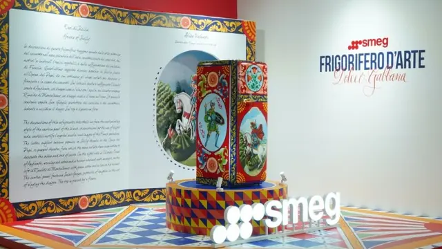 Koleksi Eksklusif Smeg x Dolce Gabbana Lewat Lukisan dengan Kanvas 100 Kulkas