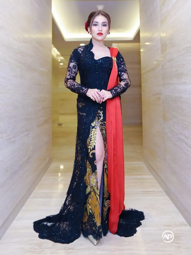 6 Potret Ayu Ting Pakai Kebaya, Tampil Anggun dan Elegan
