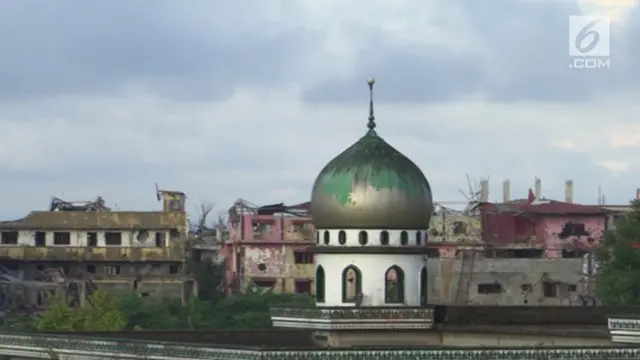 Warga muslim Marawi terpaksa merayakan Idul Fitri di tempat penampungan akibat rumahnya hancur akibar perang.