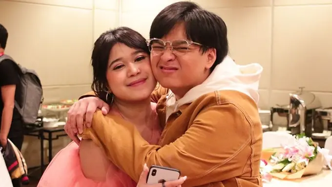 Kembali Duet, Ini 7 Potret Akrabnya Brisia Jodie dan Arsy Widianto