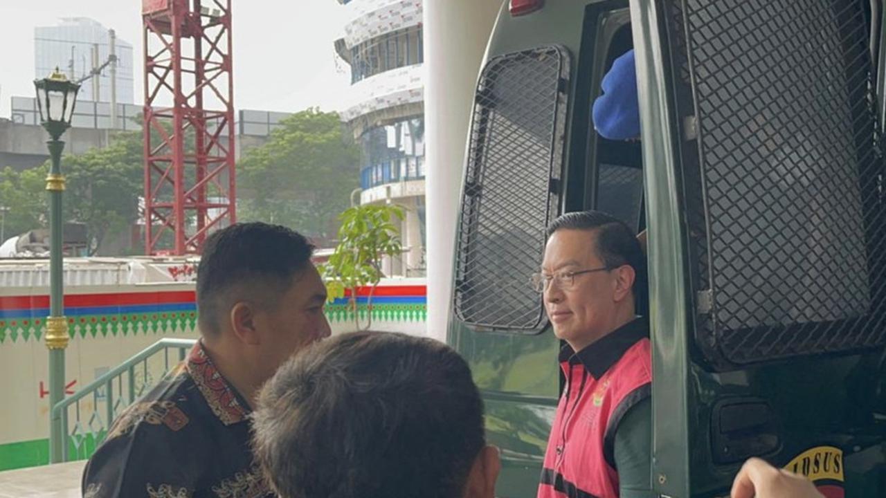 Mantan Menteri Perdagangan (Mendag), Thomas Trikasih Lembong (TTL) menjalani pemeriksaan perdana sebagai  tersangka kasus korupsi impor gula pada hari ini, Jumat (1/11/2024)