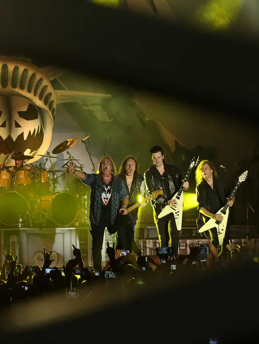 Grup band metal Helloween yang beranggotakan Andi Deris (vokal), Michael Weikath (gitar), Sascha Gerstner (gitar), Markus Grosskopf (bass) dan Dani Loble (drum) baru saja sukses menggelar konser di Jakarta. (Nurwahyunan/Bintang.com)