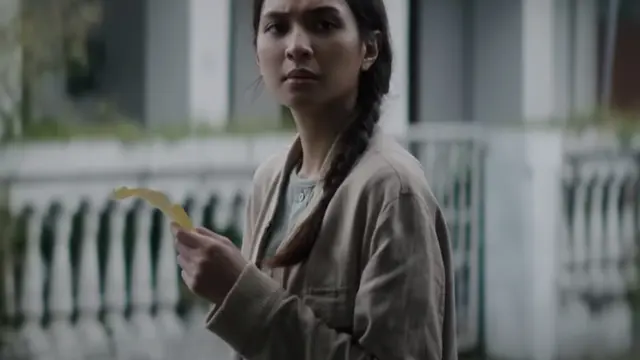 Mikha Tambayong sebagai Sri dalam film Sewu Dino. (Foto: Dok. MD Pictures)