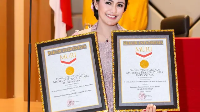 Brigita Manohara Sabet Rekor MURI usai lulus program doktoral di Fakultas Hukum UI.