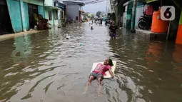 Wilayah yang mengalami banjir rob adalah tiga RT di Kelurahan Marunda dengan ketinggian air sekitar 40 cm, di Kelurahan Pluit dengan ketinggian air 80 sampai 90 cm. (Liputan6.com/Herman Zakharia)