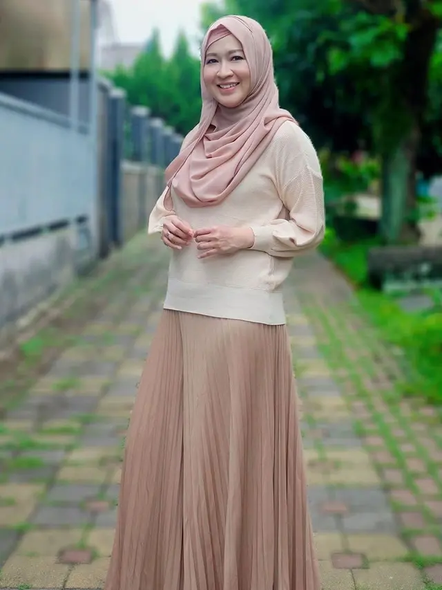 Jarang Tersorot, Ini 7 Potret Terbaru Okie Agustina yang Makin Menawan