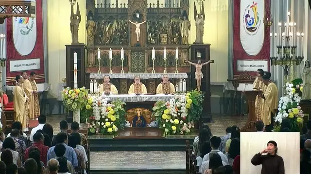 Gereja Katedral Jakarta menggelar Misa Hari Raya Paskah Pontifikal pada Minggu (20/4/2025).
