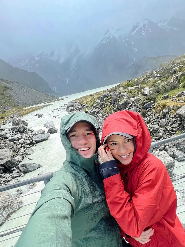 8 Potret Nana Mirdad dan Andrew White Rayakan Anniversary ke-18 di Selandia Baru, Mesra