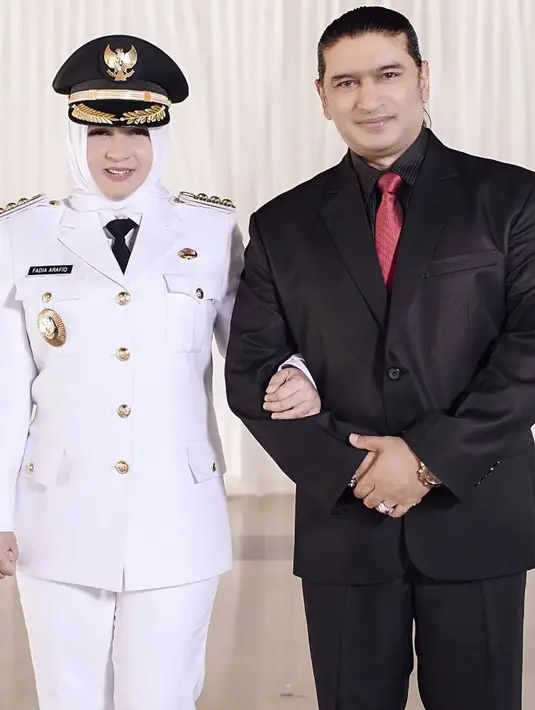 Nabilla Ashraff merupakan anak Ashraff Khan pernikahannya dengan Fadia A Rafiq yang kini menjabat sebagai Bupati Pekalongan periode 2021-2026. Fadia sendiri merupakan anak dari legenda penyanyi dangdut A Rafiq. (Instagram/ashraff_abu)