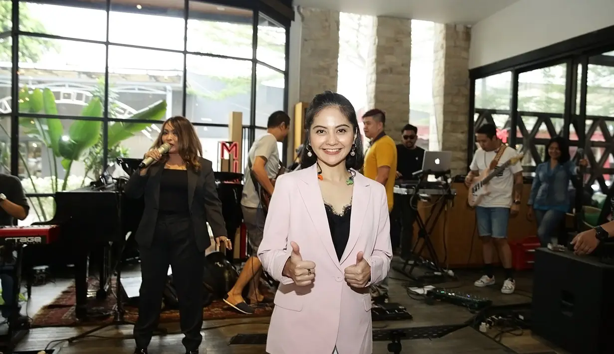 Tiwi eks T2 dan Rieka Roeslan (Bambang E Ros/Fimela.com)