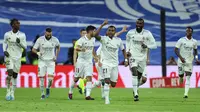 Real Madrid bekerja keras untuk bisa mengalahkan Atletico Madrid pada laga perempat final Copa del Rey di Santiago Bernabeu, Jumat (27/1/2023) dini hari WIB. Madrid harus bertanding hingga 120 menit untuk mengalahkan Atletico dengan skor 3-1. (AFP/Thomas COEX)