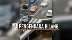 Sebuah video menunjukkan puluhan pengendara hilang saat masuk ke pembatas jembatan. Setelah ditelusuri, ternyata video tersebut hanya ilusi optik semata. Bagian yang disebut jembatan ternyata atap dari sebuah gedung.