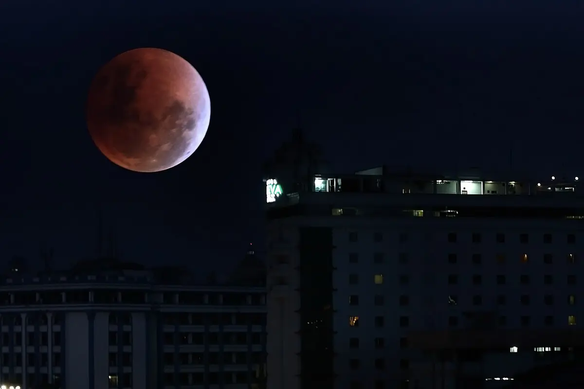 [Bintang] Gerhana Bulan