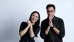 Citra Kirana dan Darius Sinatrya berpose saat pemotretan usai wawancara film ASIH di kantor KLY, Gondagdia, Jakarta, Selasa (2/10). Film ini Diperankan oleh Shareefa Danish, Citra Kirana dan Darius Sinathrya. (Liputan6.com/Herman Zakharia)