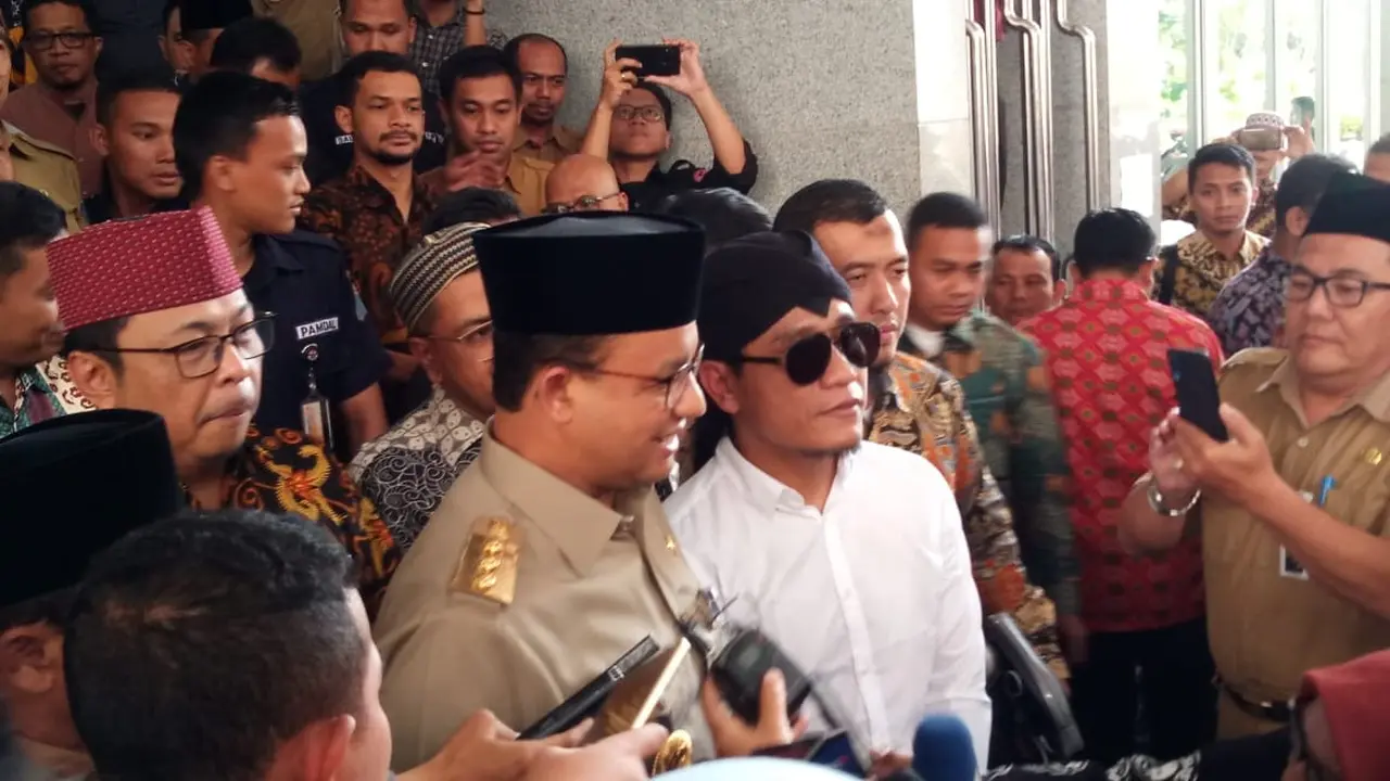 Gus Miftah bersama Gubernur DKI Jakarta Anies Baswedan  di Masjid Fatahillah, Balai Kota DKI Jakarta, Selasa (23/7/2019).