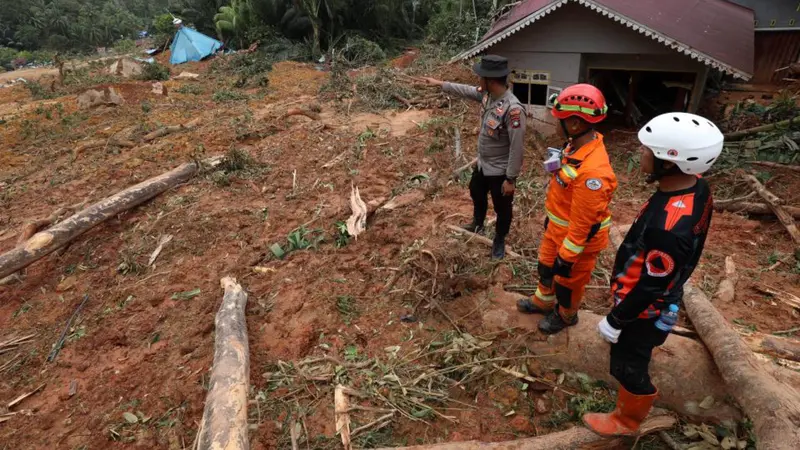 Longsor di Natuna: Pencarian Korban Longsor di Desa Pangkalan Terus Dilakukan