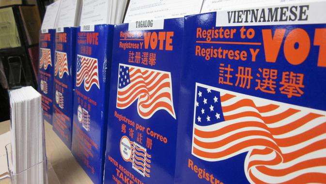 Informasi pemilu di Amerika Serikat yang multi bahasa (foto: Jason Margolis)