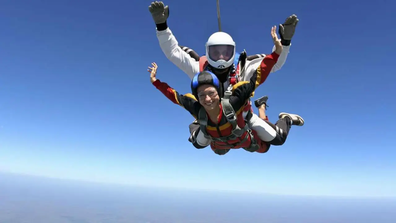 Ilustrasi skydiving