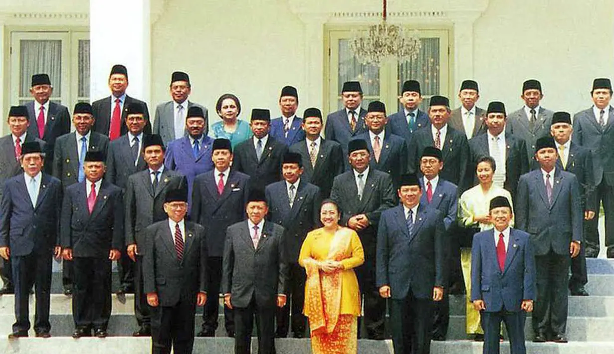 Megawati Soekarnoputri yang resmi menjabat sebagai presiden pada 23 Juli 2001 mengumumkan kabinetnya yang diberi judul Kabinet Gotong Royong pada 9 Agustus 2001. (Istimewa)
