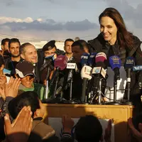 Angelina Jolie kunjungi pengungsi Suriah. (Khalil MAZRAAWI/AFP)