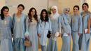 Sejumlah artis Indonesia yang terdiri dari Titi Kamal, Angie 'Virgin', Zaskia Sungkar, Shireen Sungkar, Julie Estelle dan Whulandary Herman menjadi pendamping pengantin wanita alias bridesmaid di pernikahan Laudya Cynthia Bella. (instagram/shireensungkar)