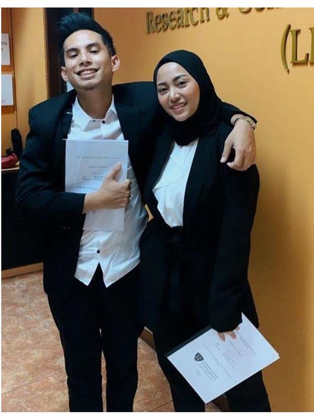 Momen Saat Rachel Vennya Lulus Kuliah Bareng Suami