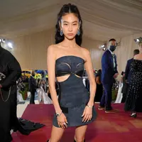 Melihat penampilan perdana Jung Ho Yeon di Met Gala 2022 dengan look seperti lukisan di era 1800an (instagram/hoooooyeony)