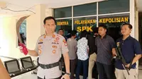 Polisi meringkus tiga pelaku yang diduga anggota geng motor di Bekasi, Jawa Barat. (Liputan6/Bam Sinulingga)