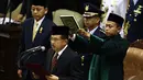 Wakil Presiden Terpilih Jusuf Kalla mengucapkan sumpah jabatan saat pelantikannya di Senayan, Jakarta, Senin (20/10/2014) (Liputan6.com/Andrian M Tunay)