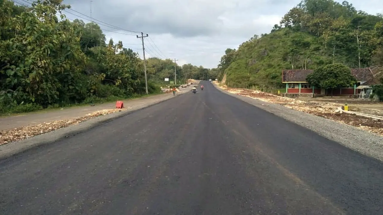 Kementerian Pekerjaan Umum dan Perumahan Rakyat (PUPR) terus meningkatkan kemantapan jalan Pantai Selatan (Pansela) Jawa sepanjang 1.604 km yang membentang dari Banten hingga Jawa Timur.