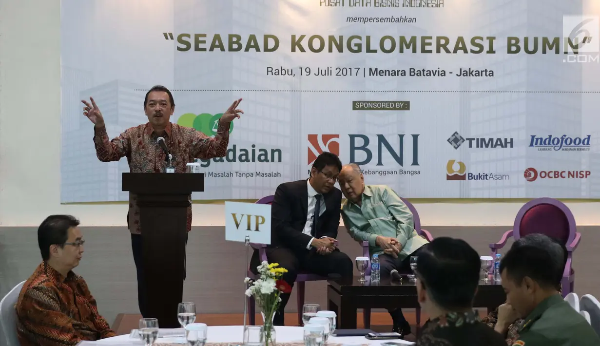 Deputi BUMN Bidang Pertambangan, Industri Strategis, dan Media (PISM), Fajar Harry Sampurno memberi keterangan saat diskusi tentang BUMN di Jakarta, Rabu (19/7). Diskusi tersebut bertema Seabad Konglomerasi BUMN. (Liputan6.com/Angga Yuniar)