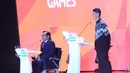 Presiden Para Committe Majid Rashed dan Ketua INAPGOC Raja Sapta Oktohari memberikan sambutan pada Penutupan Asian Para Games 2018 di Stadion Madya, Gelora Bung Karno, Jakarta, Sabtu (13/10). (merdeka.com/Imam Buhori)
