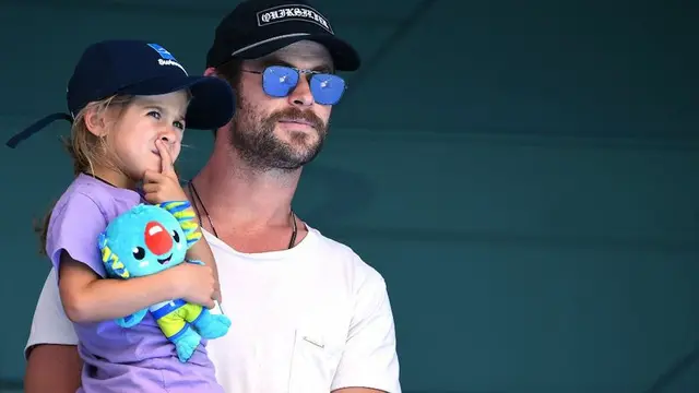 [Bintang] Chris Hemsworth